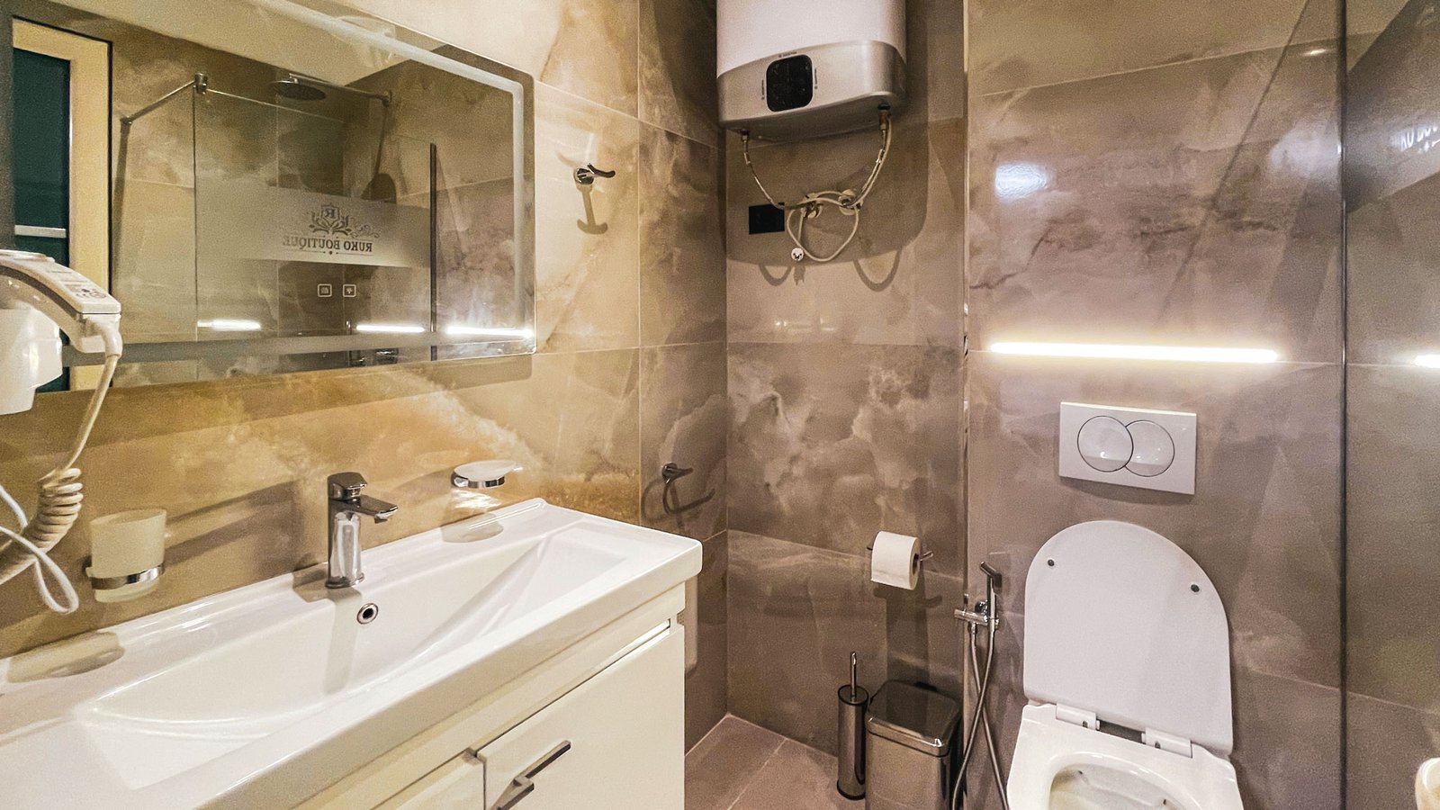 Deluxe-Double-Room-Toilet