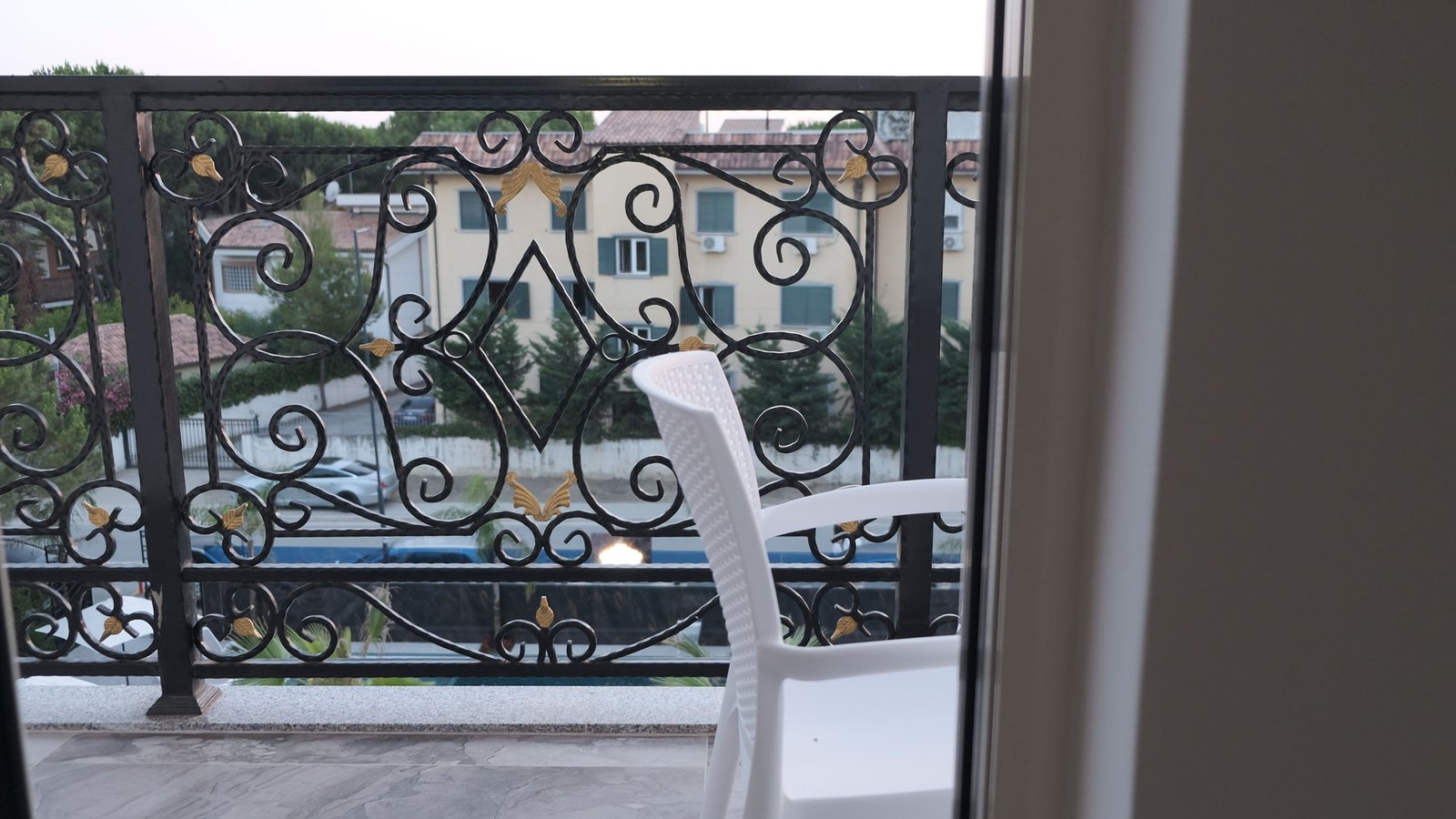 Luxury-Suite-Balcony