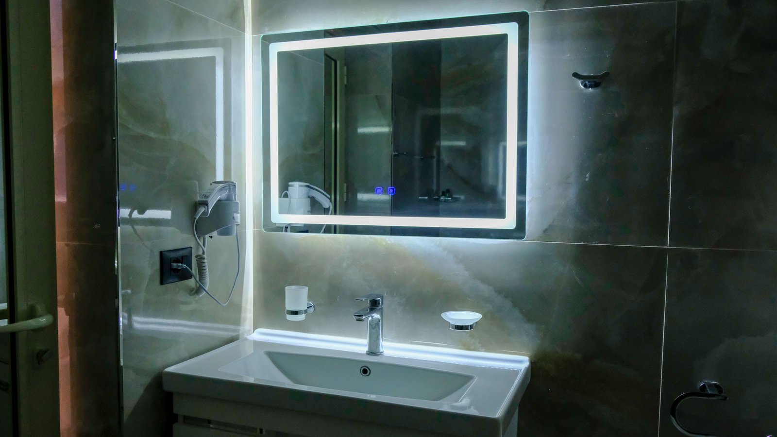 Luxury-Suite-Toilet-1